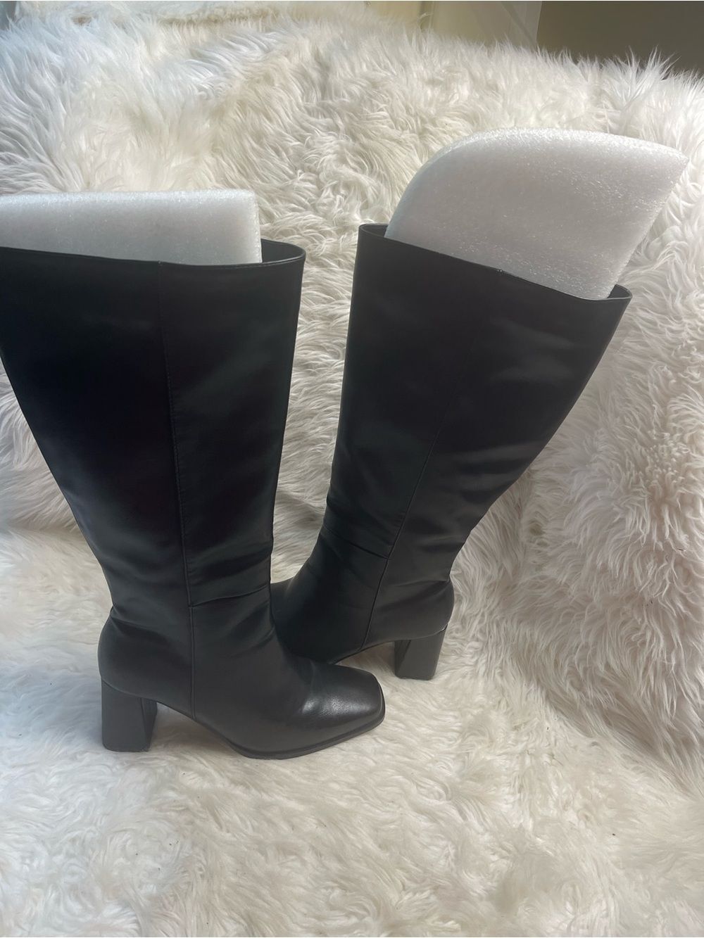 Classic Women's Synthetic Black Knee-High Block Heel Boots SZ12M side zipper.